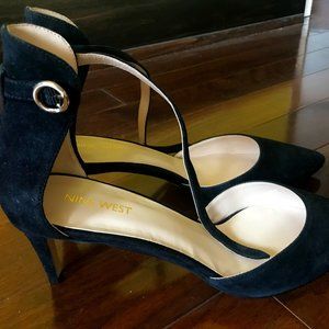 NEW! Nine West Black Suede Pointed Toe Kitten Heel 9M Leather Strap